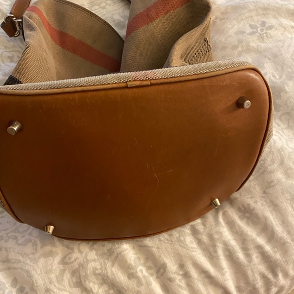 Burberry bucket loved and used - Picture 5 of 8